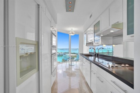 Condo in Miami Beach, Florida, 2 bedrooms  № 1943588 - photo 10