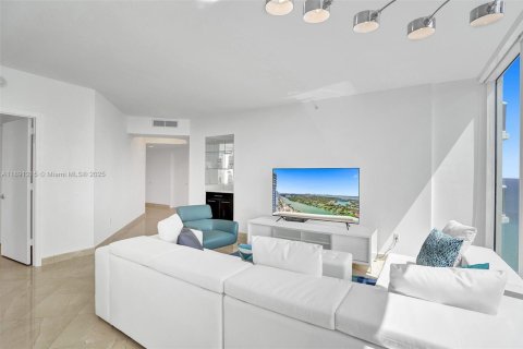 Condo in Miami Beach, Florida, 2 bedrooms  № 1943588 - photo 12