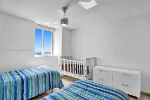 Condo in Miami Beach, Florida, 2 bedrooms  № 1943588 - photo 24