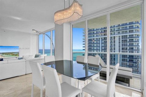 Condo in Miami Beach, Florida, 2 bedrooms  № 1943588 - photo 15