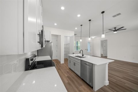 House in Citrus Springs, Florida 3 bedrooms, 134.89 sq.m. № 1680949 - photo 8