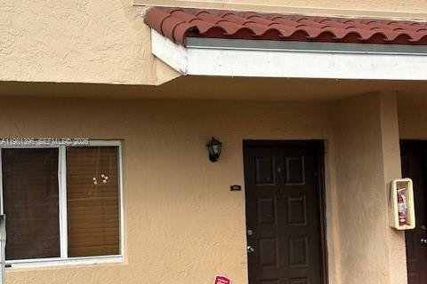 Кондоминиум с 2 спальнями в Майами, Флорида № 2048589