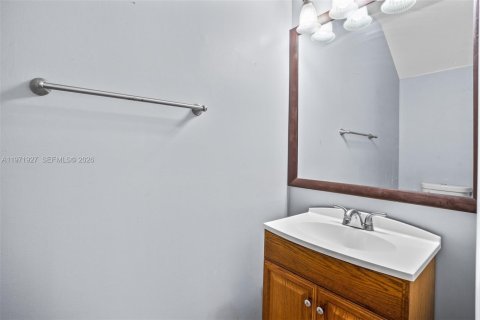 Townhouse in Weston, Florida 4 bedrooms, 171.96 sq.m. № 2032749 - photo 12