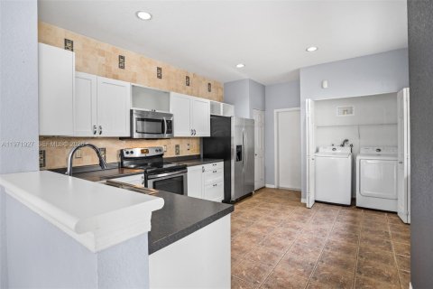 Townhouse in Weston, Florida 4 bedrooms, 171.96 sq.m. № 2032749 - photo 11