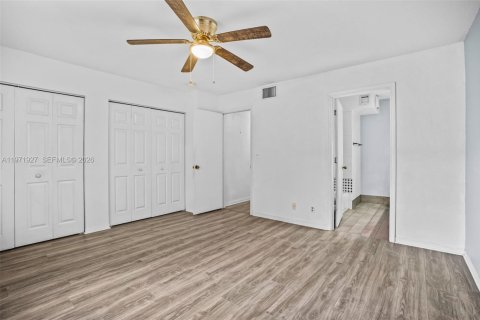 Townhouse in Weston, Florida 4 bedrooms, 171.96 sq.m. № 2032749 - photo 13