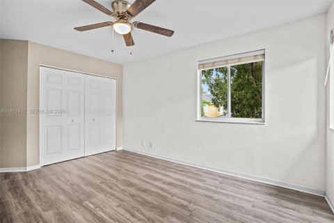 Townhouse in Weston, Florida 4 bedrooms, 171.96 sq.m. № 2032749 - photo 22