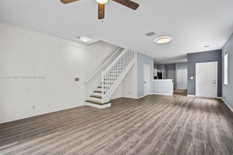 Townhouse in Weston, Florida 4 bedrooms, 171.96 sq.m. № 2032749 - photo 6