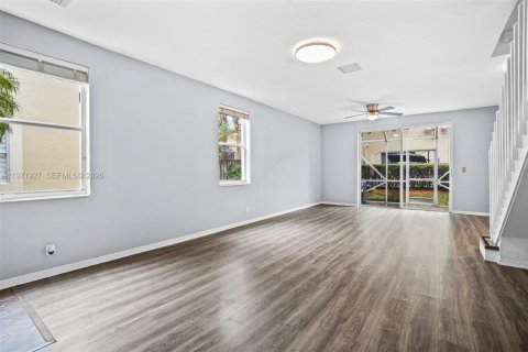 Townhouse in Weston, Florida 4 bedrooms, 171.96 sq.m. № 2032749 - photo 5