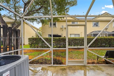 Townhouse in Weston, Florida 4 bedrooms, 171.96 sq.m. № 2032749 - photo 26