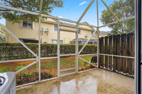 Townhouse in Weston, Florida 4 bedrooms, 171.96 sq.m. № 2032749 - photo 27