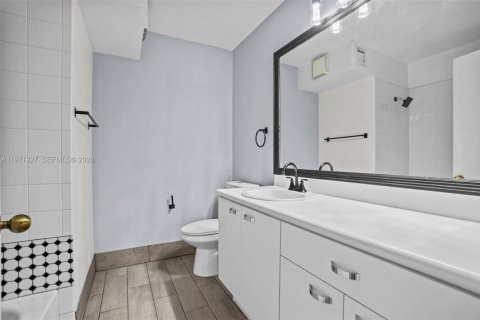 Townhouse in Weston, Florida 4 bedrooms, 171.96 sq.m. № 2032749 - photo 15