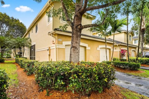 Townhouse in Weston, Florida 4 bedrooms, 171.96 sq.m. № 2032749 - photo 3