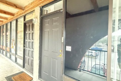 Commercial property in Kissimmee, Florida 85.84 sq.m. № 1915137 - photo 1