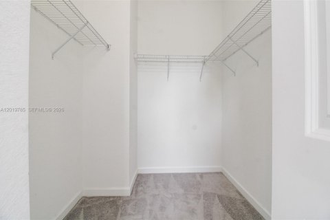 House in Miami, Florida 3 bedrooms, 122.63 sq.m. № 2188642 - photo 15