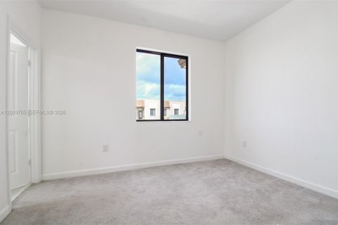 House in Miami, Florida 3 bedrooms, 122.63 sq.m. № 2188642 - photo 18