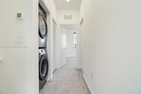 House in Miami, Florida 3 bedrooms, 122.63 sq.m. № 2188642 - photo 17