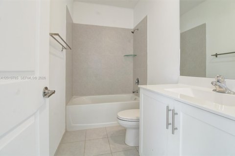 House in Miami, Florida 3 bedrooms, 122.63 sq.m. № 2188642 - photo 7