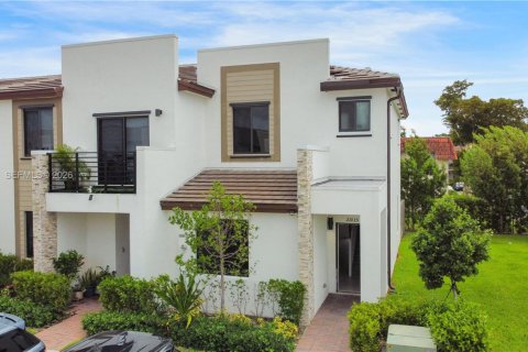 House in Miami, Florida 3 bedrooms, 122.63 sq.m. № 2188642 - photo 2