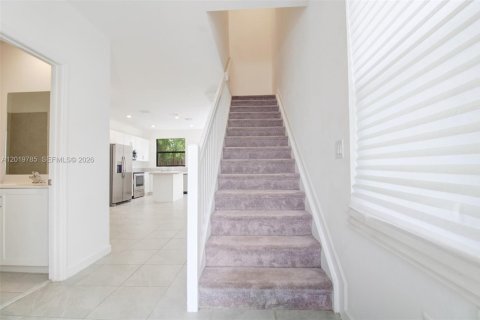 House in Miami, Florida 3 bedrooms, 122.63 sq.m. № 2188642 - photo 4