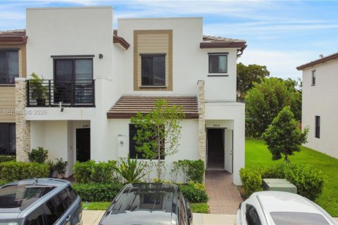 House in Miami, Florida 3 bedrooms, 122.63 sq.m. № 2188642