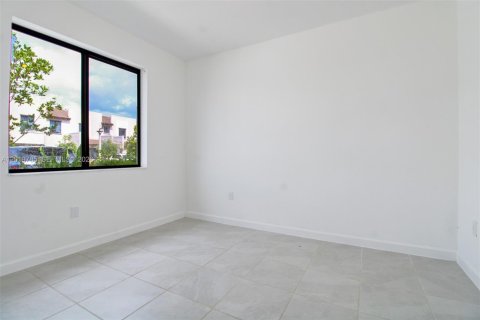 House in Miami, Florida 3 bedrooms, 122.63 sq.m. № 2188642 - photo 6