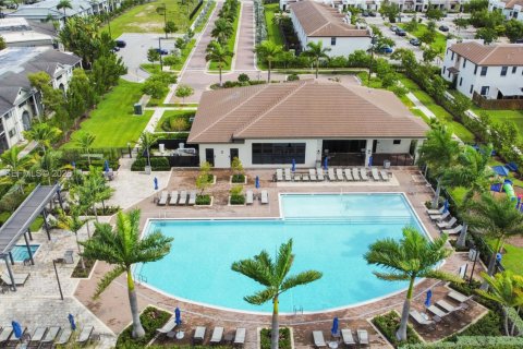 House in Miami, Florida 3 bedrooms, 122.63 sq.m. № 2188642 - photo 23