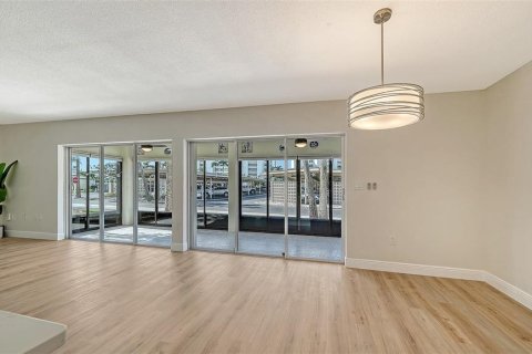 Copropriété à vendre à Sarasota, Floride: 2 chambres, 118.08 m2 № 2095494 - photo 11