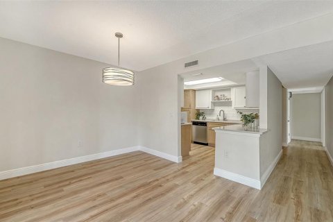 Copropriété à vendre à Sarasota, Floride: 2 chambres, 118.08 m2 № 2095494 - photo 22