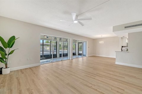 Copropriété à vendre à Sarasota, Floride: 2 chambres, 118.08 m2 № 2095494 - photo 14