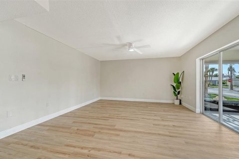 Copropriété à vendre à Sarasota, Floride: 2 chambres, 118.08 m2 № 2095494 - photo 13