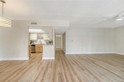 Copropriété à vendre à Sarasota, Floride: 2 chambres, 118.08 m2 № 2095494 - photo 21