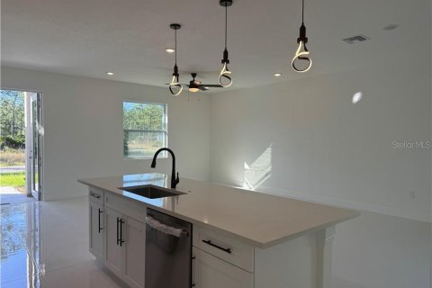 House in Lehigh Acres, Florida 3 bedrooms, 130.62 sq.m. № 1535434 - photo 16