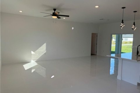 House in Lehigh Acres, Florida 3 bedrooms, 130.62 sq.m. № 1535434 - photo 19