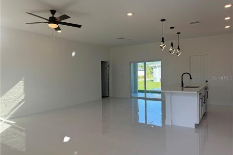 House in Lehigh Acres, Florida 3 bedrooms, 130.62 sq.m. № 1535434 - photo 5