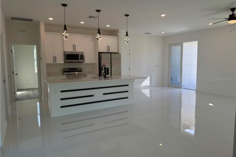 House in Lehigh Acres, Florida 3 bedrooms, 130.62 sq.m. № 1535434 - photo 10