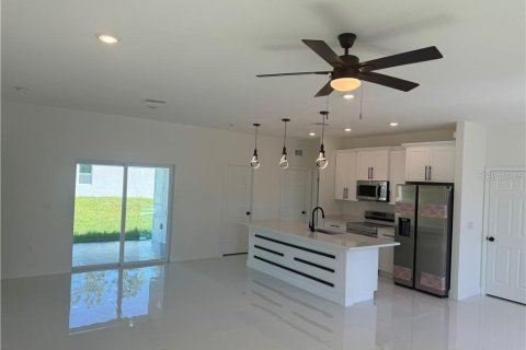 House in Lehigh Acres, Florida 3 bedrooms, 130.62 sq.m. № 1535434 - photo 7