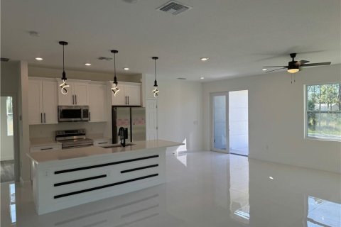 House in Lehigh Acres, Florida 3 bedrooms, 130.62 sq.m. № 1535434 - photo 11
