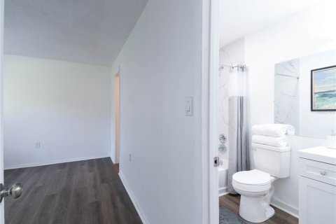 Condo in Clearwater, Florida, 1 bedroom  № 1899923 - photo 11