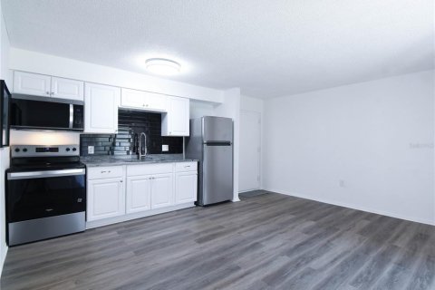 Condo in Clearwater, Florida, 1 bedroom  № 1899923 - photo 7