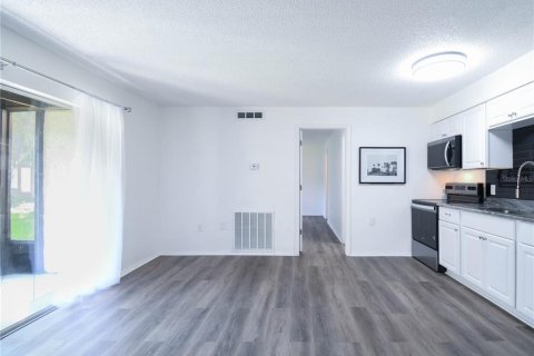 Condo in Clearwater, Florida, 1 bedroom  № 1899923 - photo 4