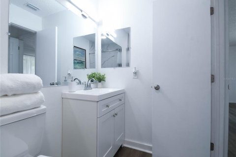 Condo in Clearwater, Florida, 1 bedroom  № 1899923 - photo 13