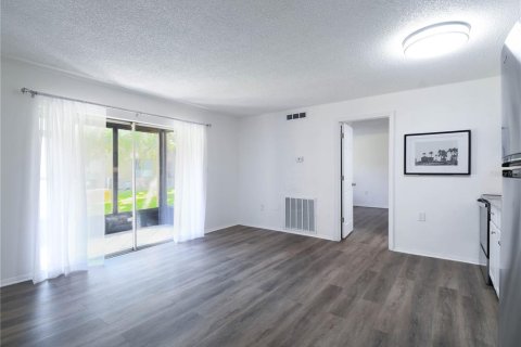 Condo in Clearwater, Florida, 1 bedroom  № 1899923 - photo 3