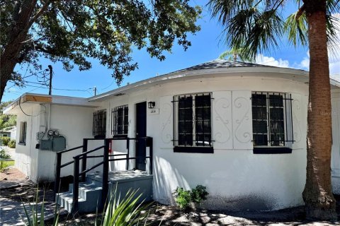 Appartement à Saint Petersburg, Floride 2 chambres, 83.61 m2 № 2388508