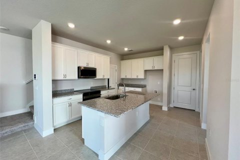 Townhouse in Wesley Chapel, Florida 3 bedrooms, 161.09 sq.m. № 1597621 - photo 4