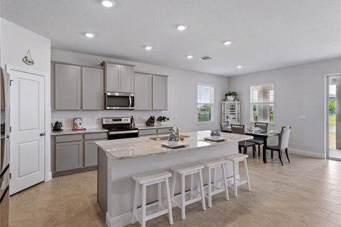 House in Apollo Beach, Florida 4 bedrooms, 189.99 sq.m. № 1747726 - photo 6