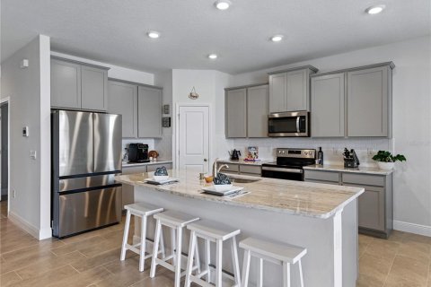 House in Apollo Beach, Florida 4 bedrooms, 189.99 sq.m. № 1747726 - photo 8