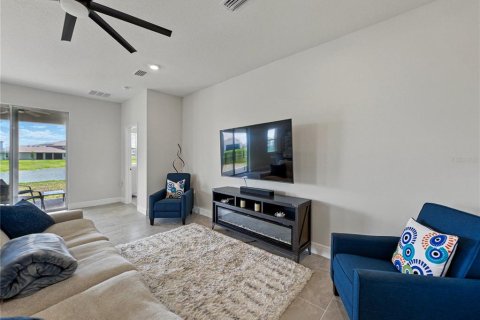 House in Apollo Beach, Florida 4 bedrooms, 189.99 sq.m. № 1747726 - photo 13