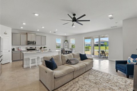 House in Apollo Beach, Florida 4 bedrooms, 189.99 sq.m. № 1747726 - photo 11