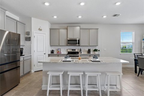 House in Apollo Beach, Florida 4 bedrooms, 189.99 sq.m. № 1747726 - photo 7