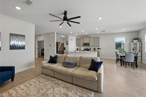 House in Apollo Beach, Florida 4 bedrooms, 189.99 sq.m. № 1747726 - photo 12